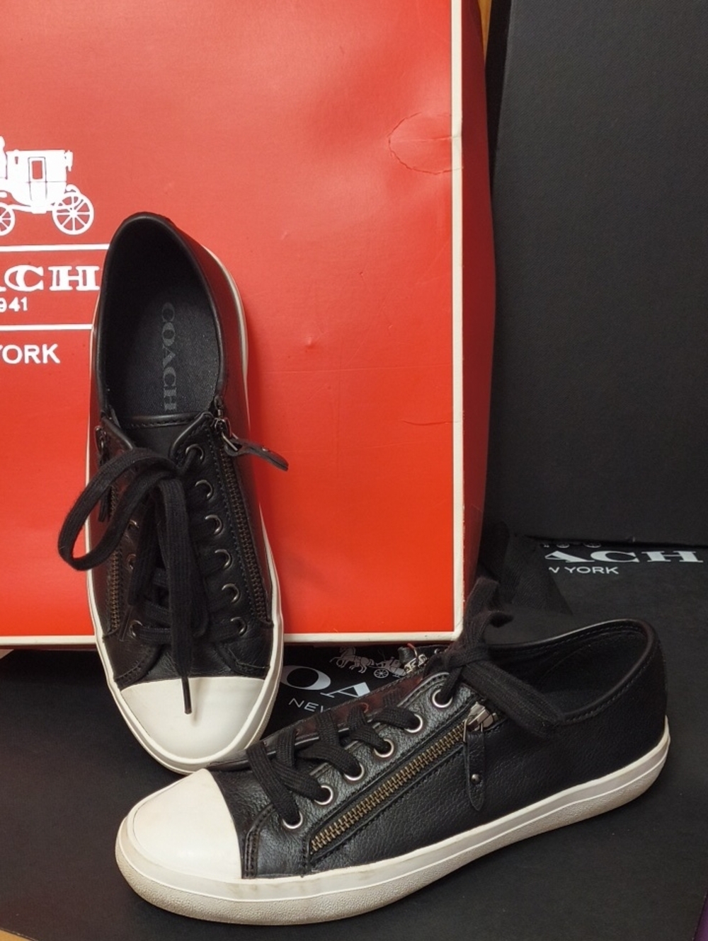 Coach Empire Zipper Blk Leather Low-Top Sneakers with White Toe Cap Sz 8 1/2